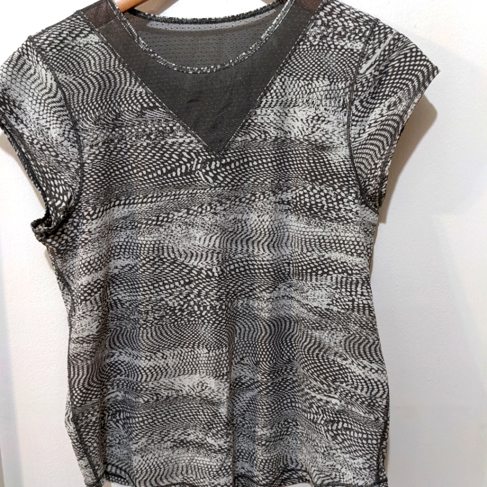 lululemon athletica Black and White Short Sleeve Tee